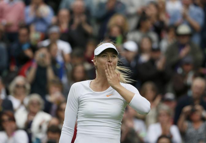 Soffre ma vince la russa Maria Sharapova all'esordio nel torneo di Wimbledon, terzo slam della stagione in corso sui campi in erba di Londra. Reuters